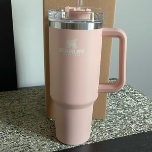 Stanley cup in color NECTAR. Brand new with box